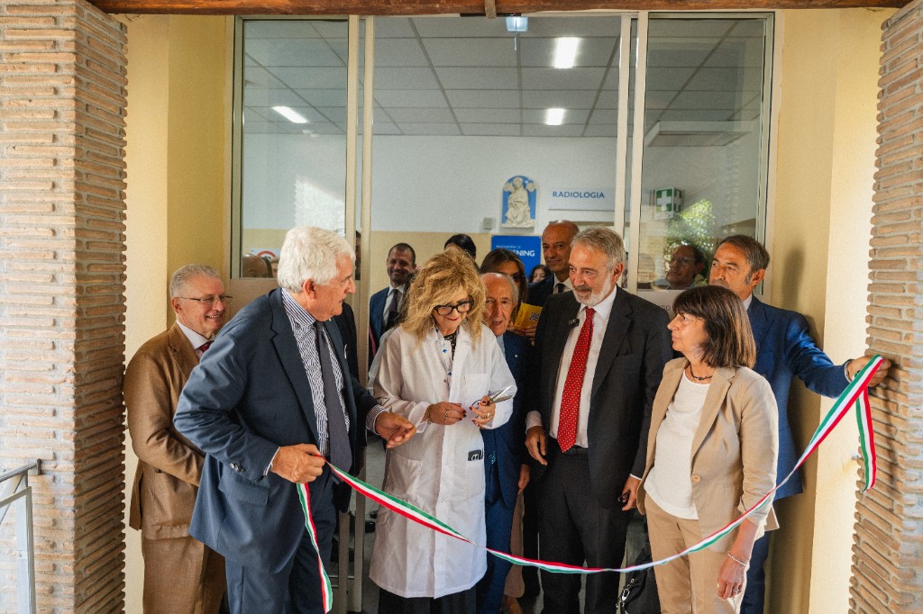 Cerimonia di inaugurazione con taglio del nastro al Centro Sant'Anna